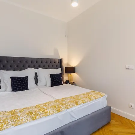 óváros Apartman *